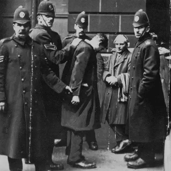 Tanks and army patrol the streets of Glasgow after Bloody Friday