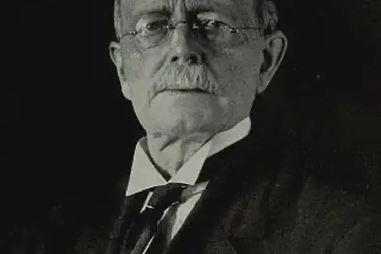 Death of John Holland, from Liscannor, Co. Clare, designer of the first submarine