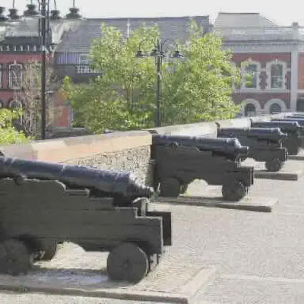 Derry-Londonderry relived of siege